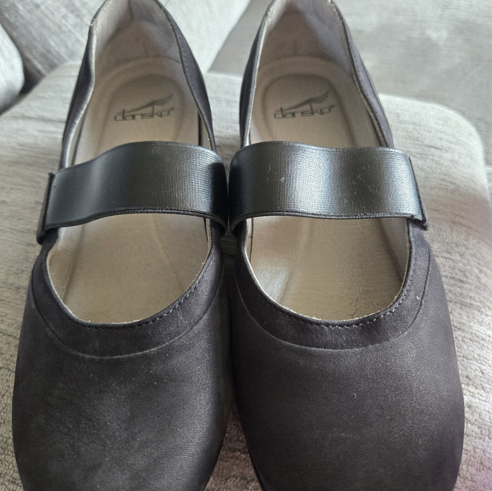 Women's Black Flats